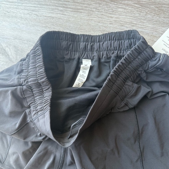 NWT Lululemon Hotty Hot Low-Rise Lined Short in Black - Picture 10 of 15